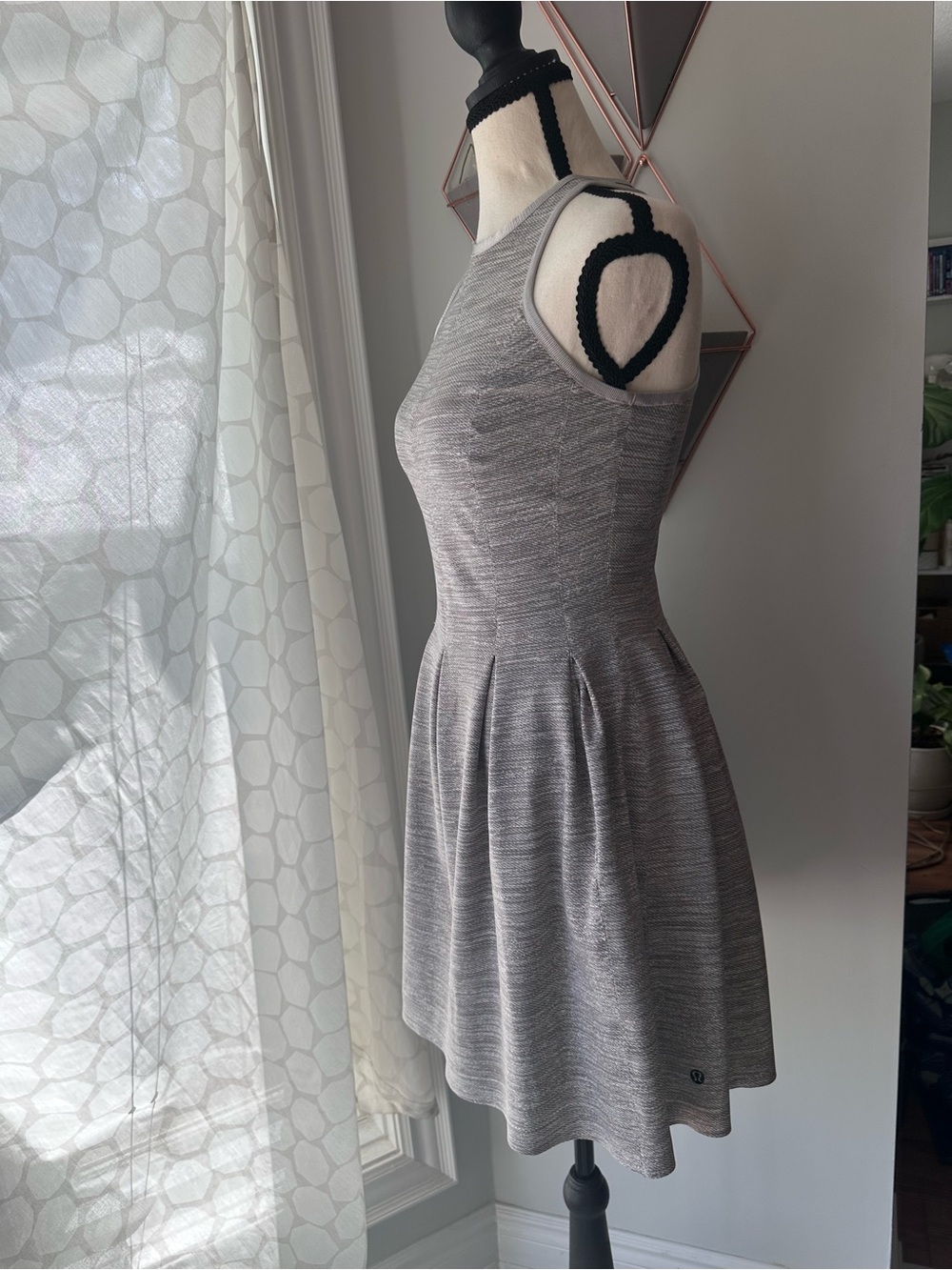 LULULEMON Here to There Pleated Dress Sleeveless Heather Gray Fit & Flare Size 6 - Picture 8 of 16